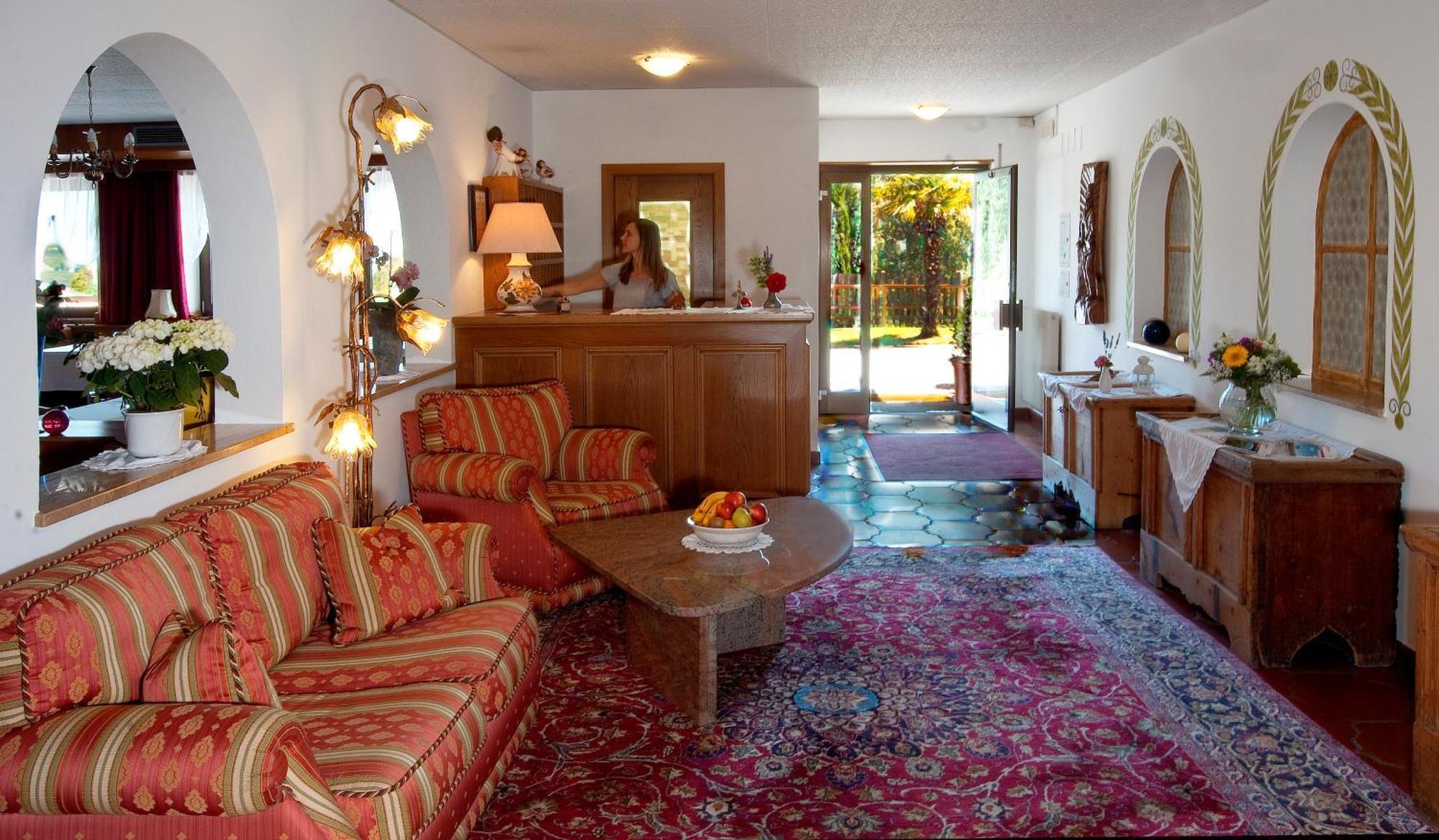 Hotel Appartement Inge Tirolo Luaran gambar