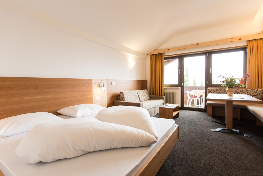Hotel Appartement Inge Tirolo Luaran gambar