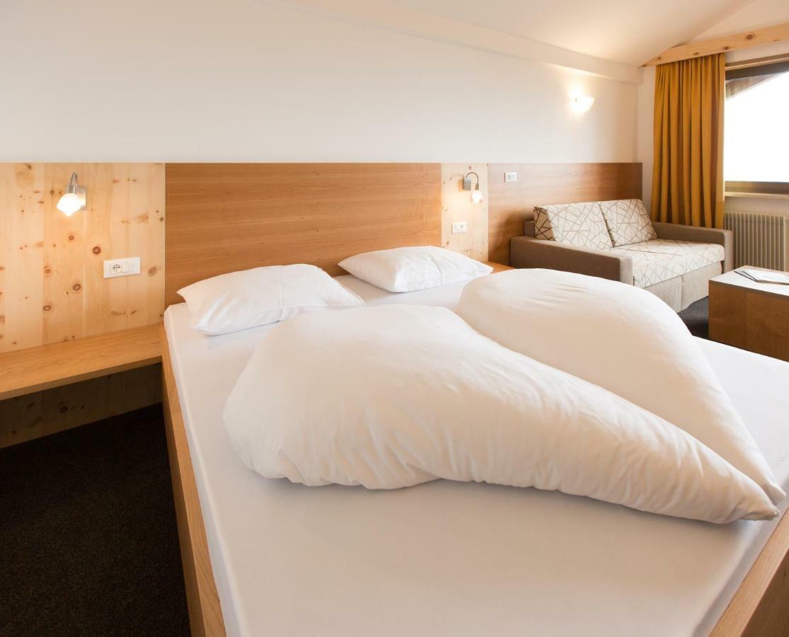Hotel Appartement Inge Tirolo Luaran gambar